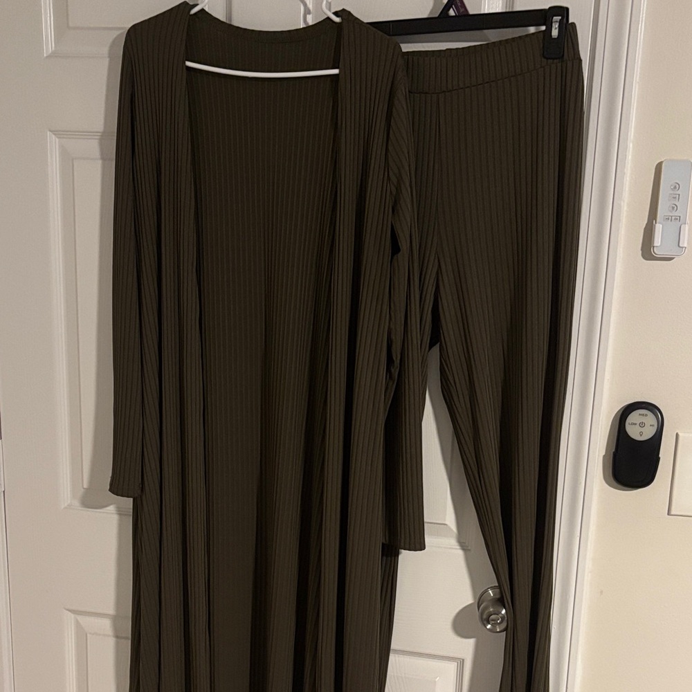 Olive Green Women's Ribbed Pants & Duster Set